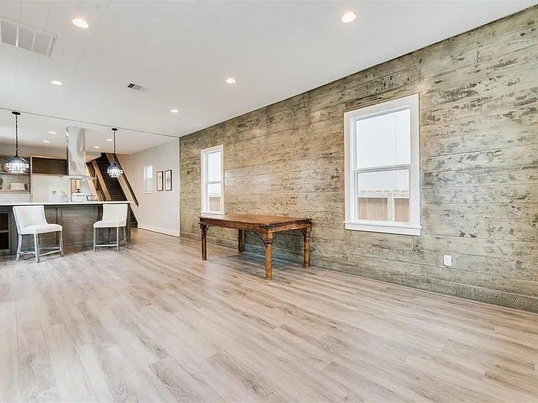 1209 Summer St — Photo 3