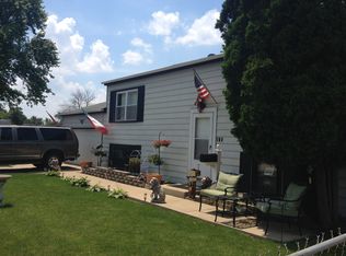 104 S Oltendorf Rd, Streamwood, IL 60107