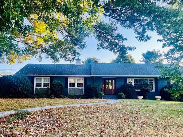 303 Rainbow Dr, Staunton, VA 24401