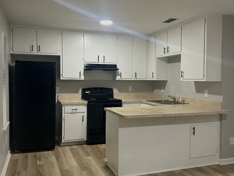 1533 S Bronough St — Photo 13