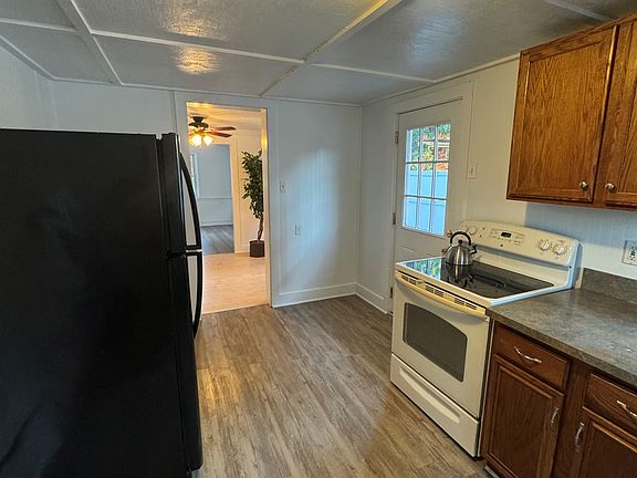 5th image of 925 Village Rd