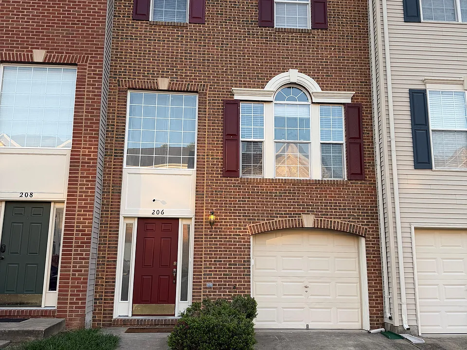 206 Raynar Ct