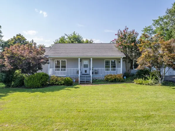 1131 Snowberry Hill Dr, Bedford, VA 24523