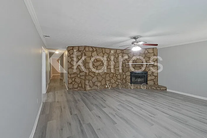111 Evelyn St — Photo 9