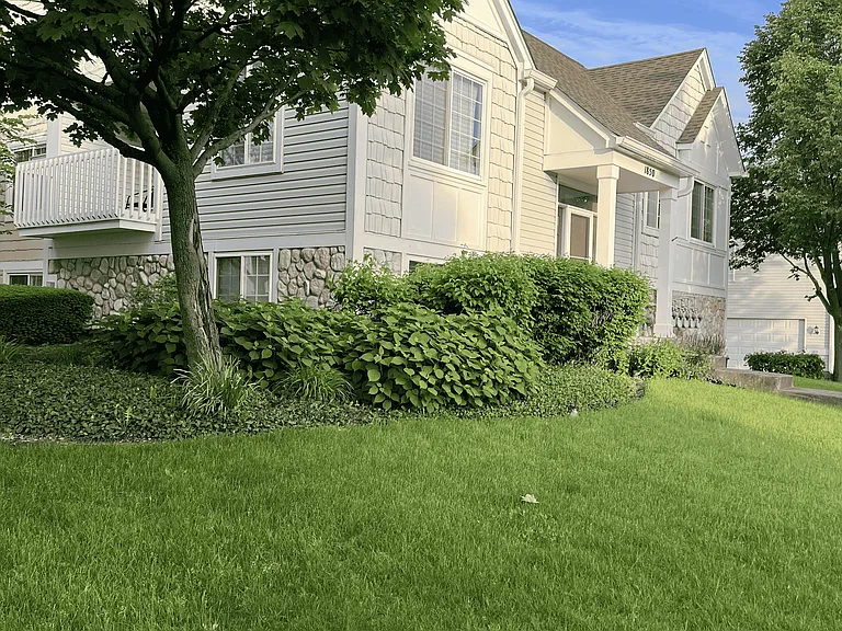 1850 Middlebury Dr — Photo 1