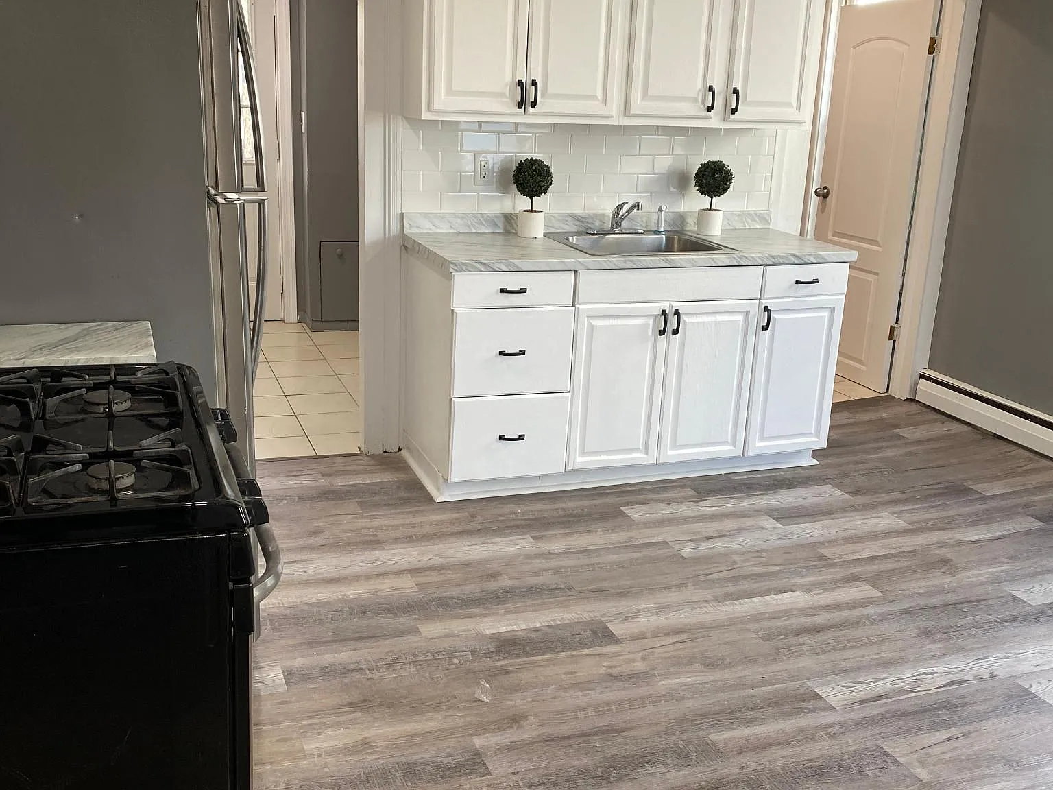 3 bed, 950 sqft, $1,850 — Photo 3