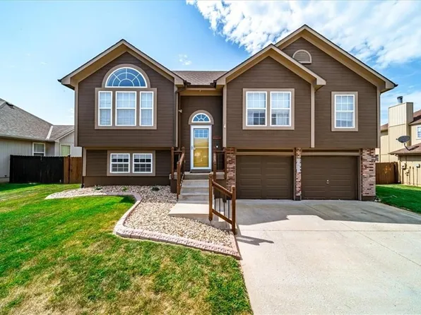 1201 NW Baytree Dr, Grain Valley, MO 64029