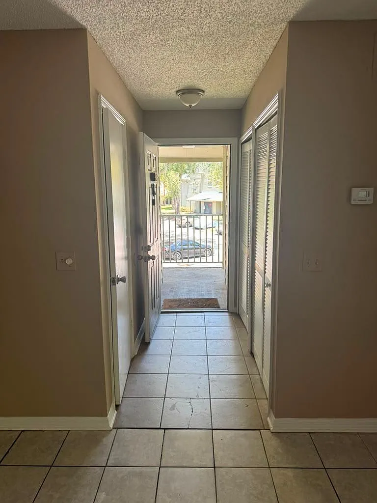 1 bed, 566 sqft, $1,300 — Photo 4