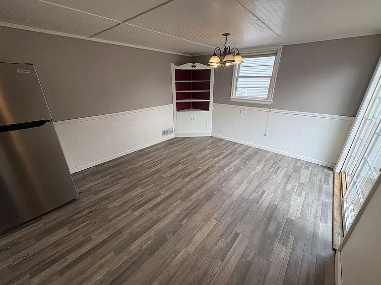 2419 Pine St — Photo 12
