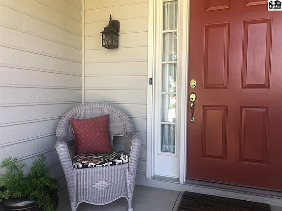 3rd image of 1117 Barberry Dr