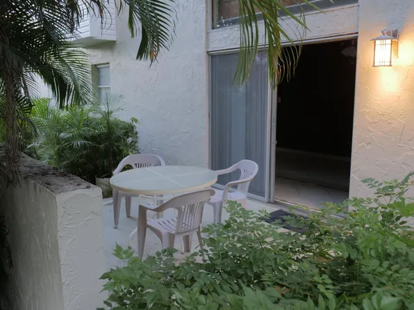 400 Bristle Cone Ln, Naples, FL 34113