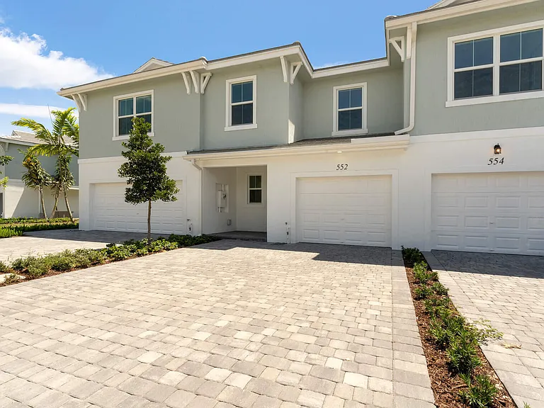 552 Sanderling Cir — Photo 1