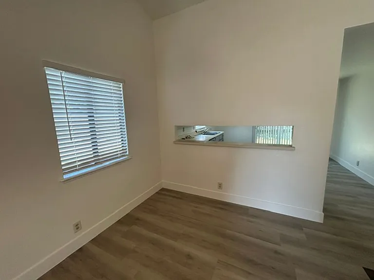 1136 W Damron Ave — Photo 4