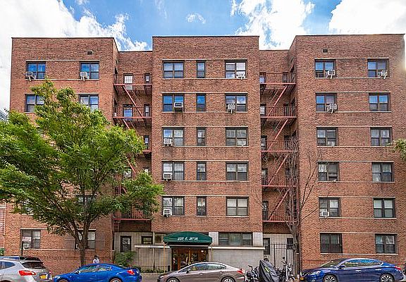 3rd image of 350 E 30th St APT 4A