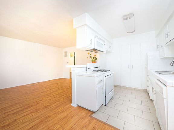 4th image of 1963 S Bedford St #89-16