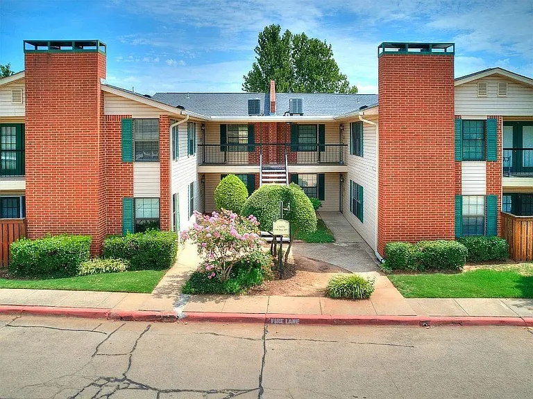 4400 Hemingway Dr #115 — Photo 2