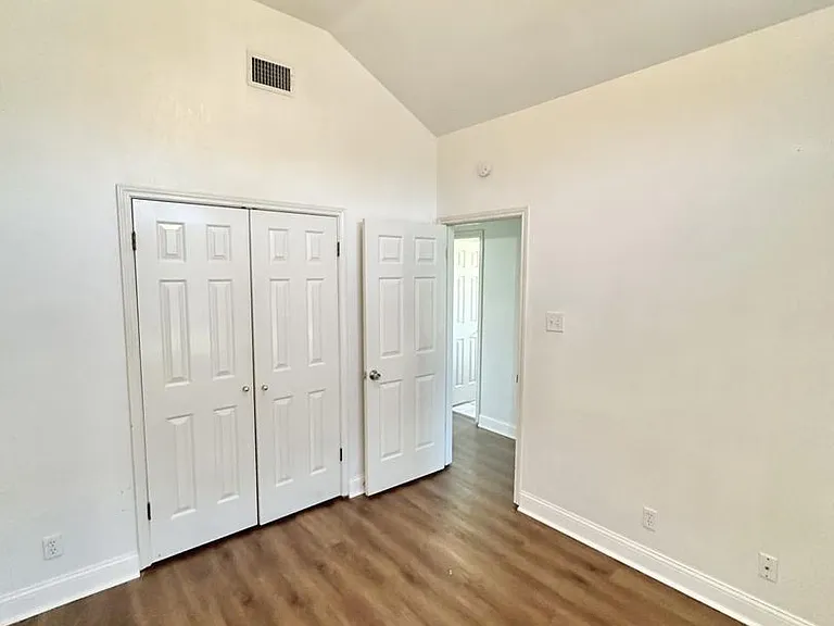 1100 Clairidge Ave — Photo 12