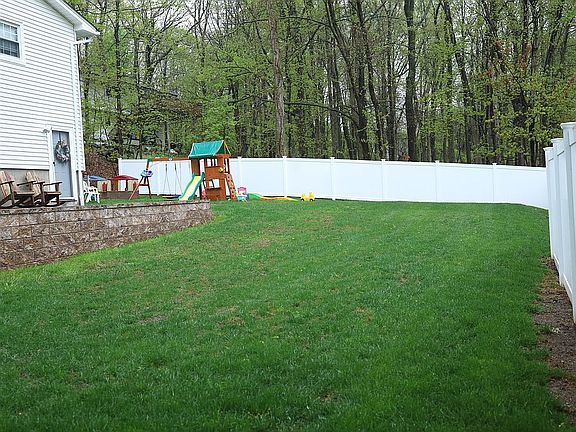 3rd image of 868 Belleville Dr