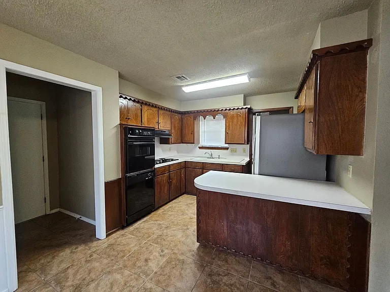 1703 Village Dr — Photo 4