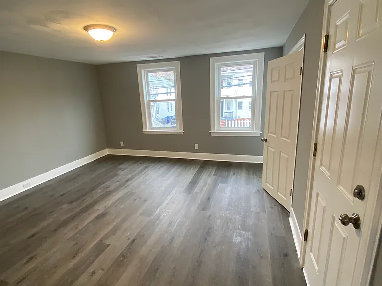 652 Manton Ave #2L — Photo 36