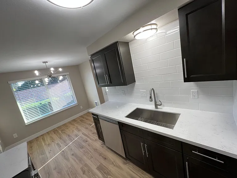 708 Browning Ave S #16 — Photo 4