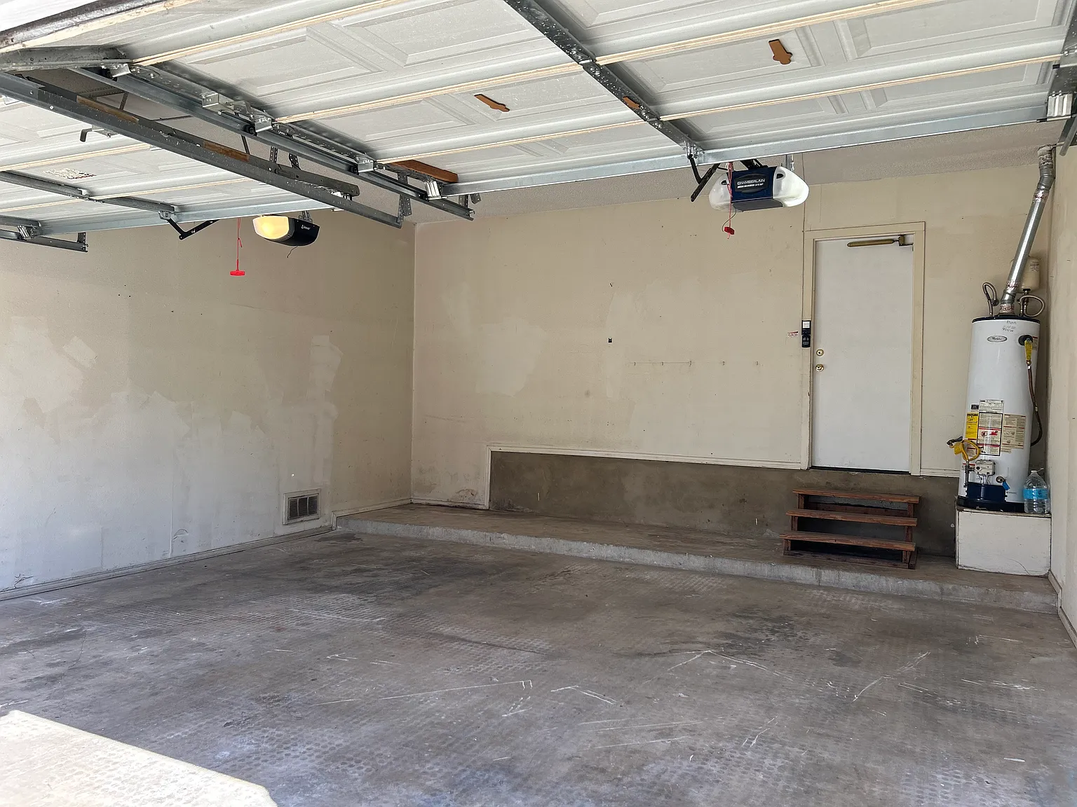 2 bed, 2.5 bath, 1843 sqft, $1,900 — Photo 3