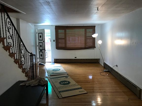 3rd image of 935 Cantrell St