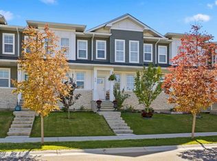 416 N West Lakeview Dr, Chestermere, AB T1X2A4
