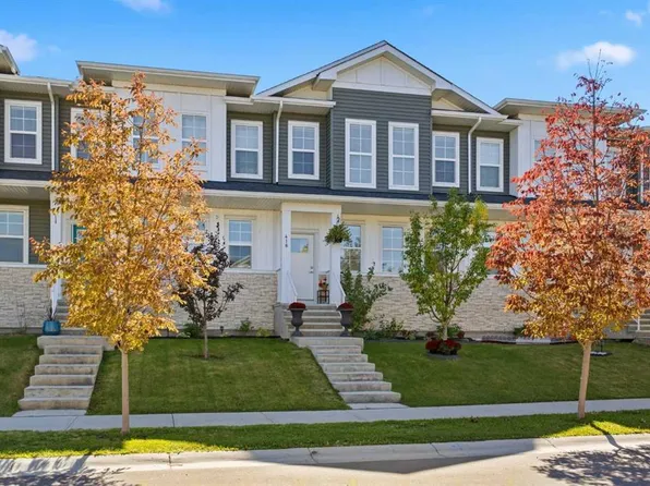 416 N West Lakeview Dr, Chestermere, AB T1X 2A4