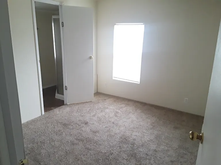 503 Uhland Rd — Photo 10