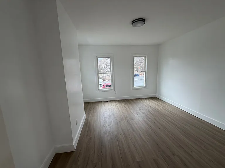 7 Hewitt St — Photo 8