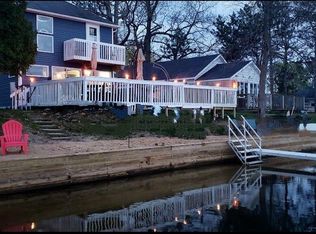11402 E Shore Dr, Delton, MI 49046