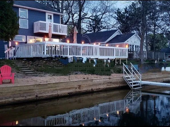 11402 E Shore Dr, Delton, MI 49046