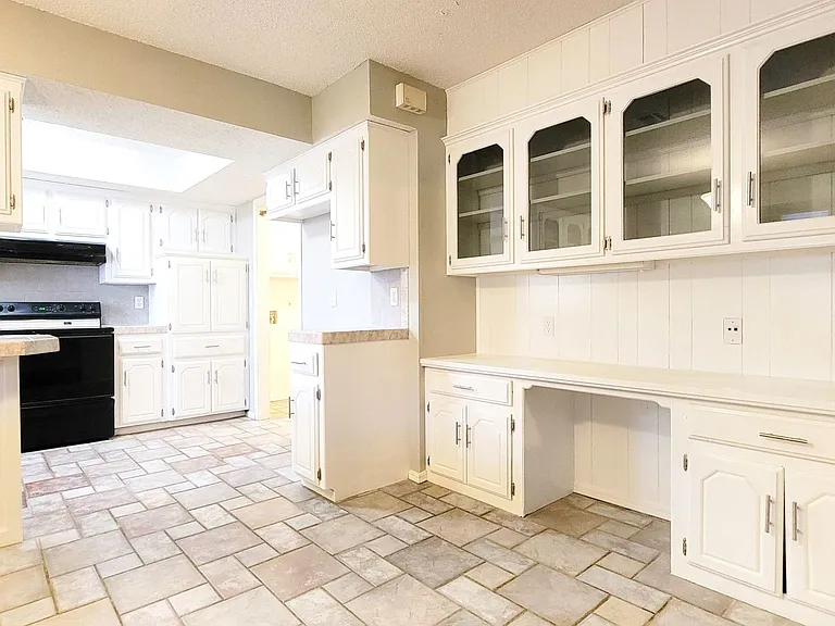 740 Royal Ln — Photo 9