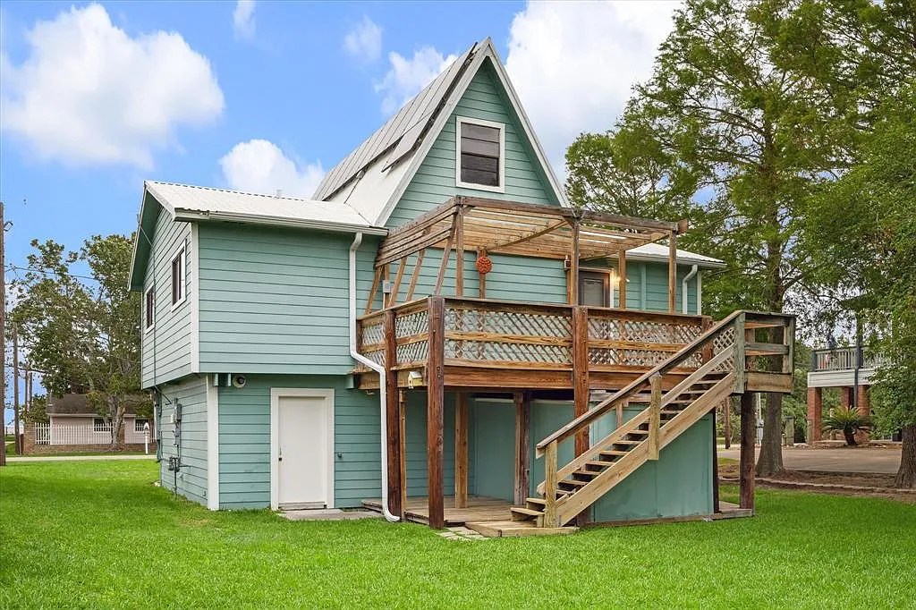 2521 Cliff Dr — Photo 4