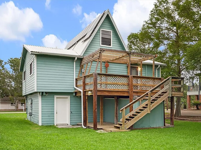 2521 Cliff Dr — Photo 4