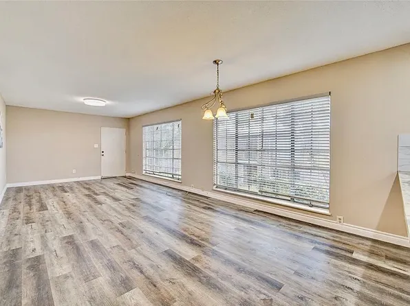 2101 Fountain View Dr #B76, Houston, TX 77057