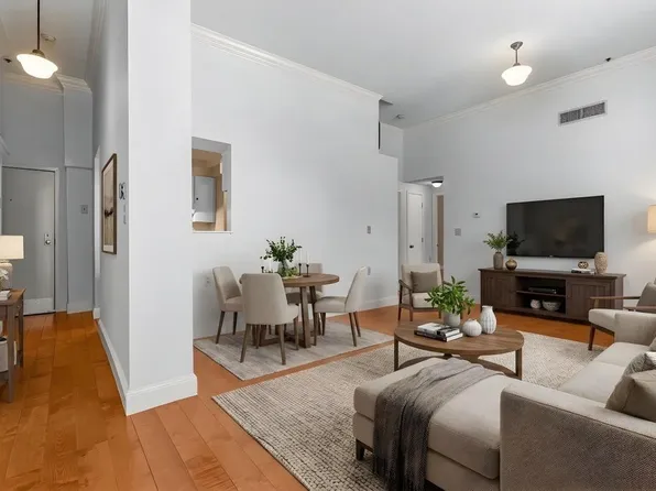 40 School St APT 4, Haverhill, MA 01830