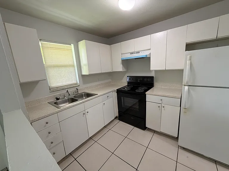4160 NW 21st St #220 — Photo 6