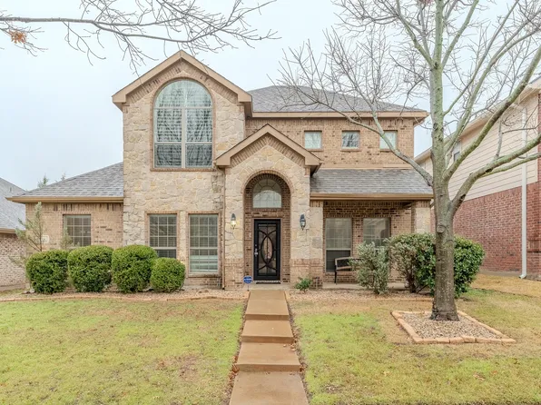 303 Village Dr, Red Oak, TX 75154