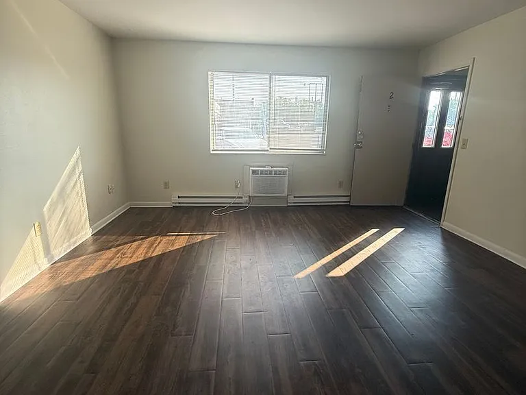 4365 Parkway Dr — Photo 4