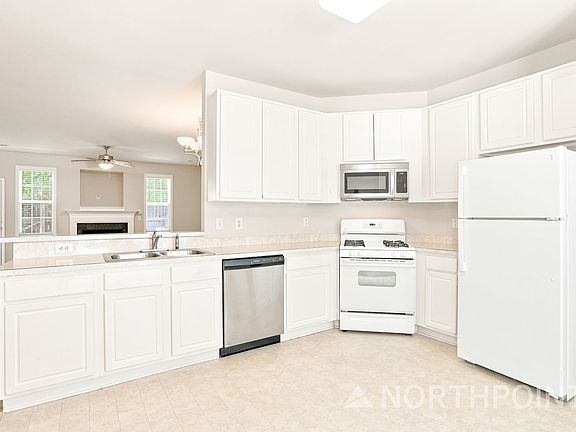 4th image of 4411 Log Cabin Dr