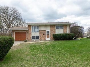 1528 W Daytona Dr, Peoria, IL 61614