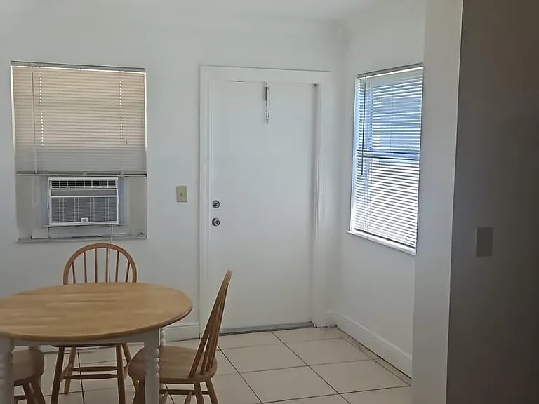 2438 Thomas St #REAR — Photo 4