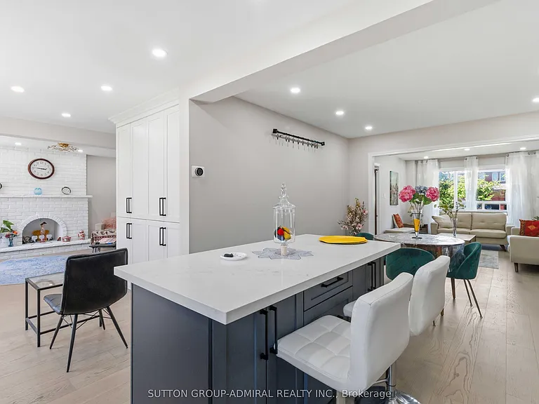 87 Marita Pl #MAIN UPPER FLR — Photo 13