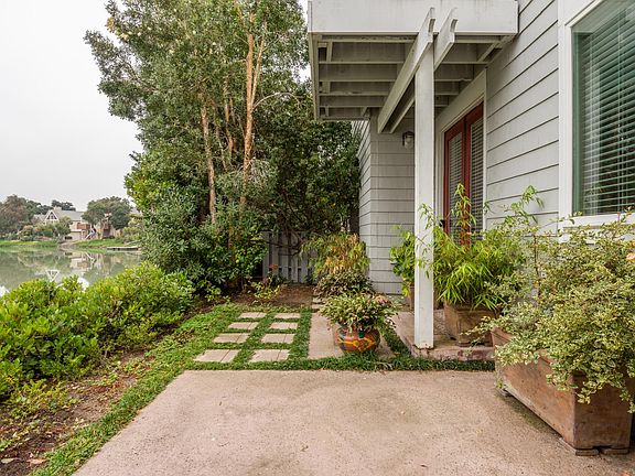 Access from living room /dining room to patio area