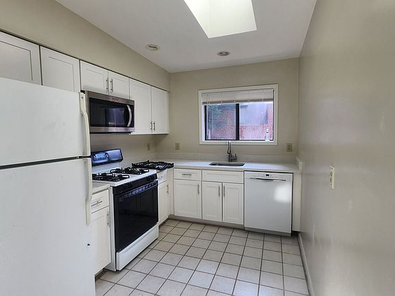 5th image of 236 W Taylor Run Pkwy APT 8