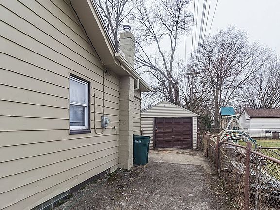 2nd image of 1533 Demean Ave