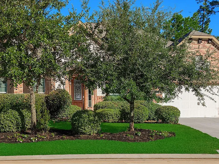 46 Caprice Bend Pl — Photo 2