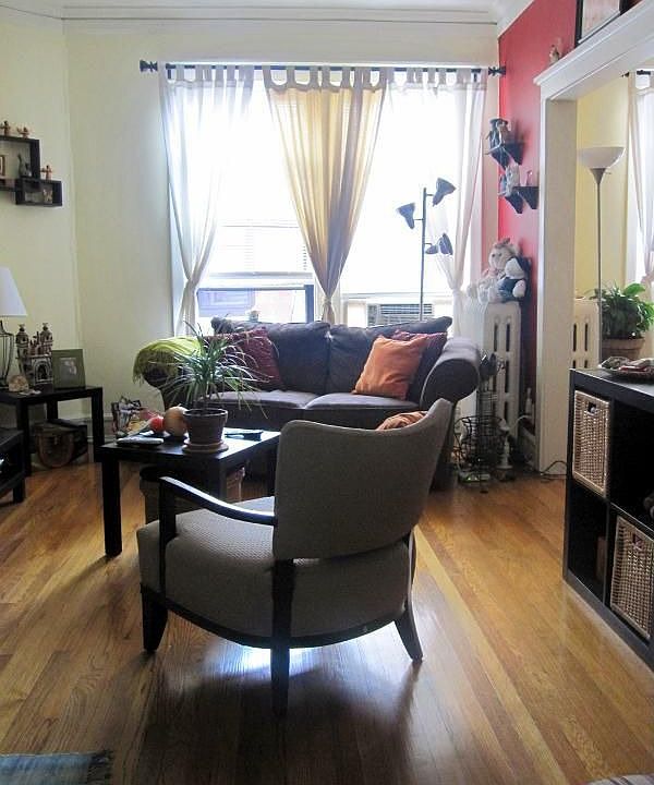 2nd image of 4625 N Damen Ave